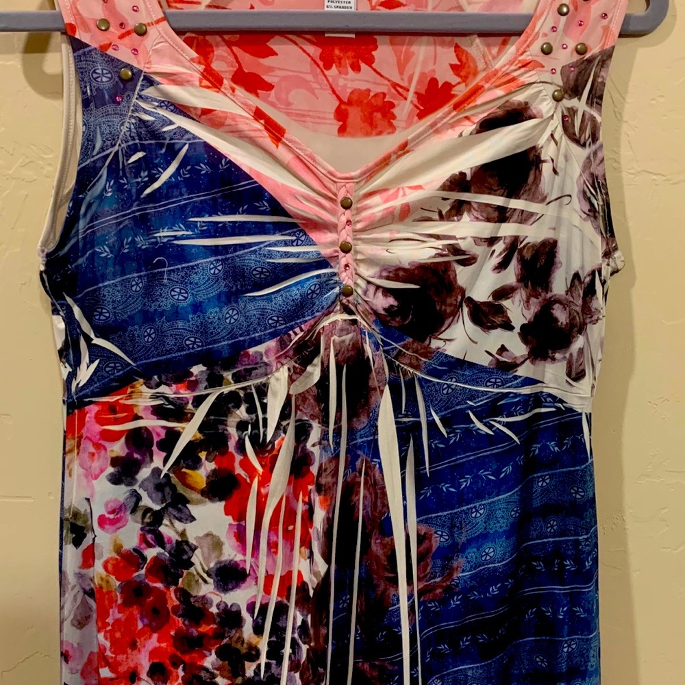 Multi-pattern, form fitting but flowy top!
